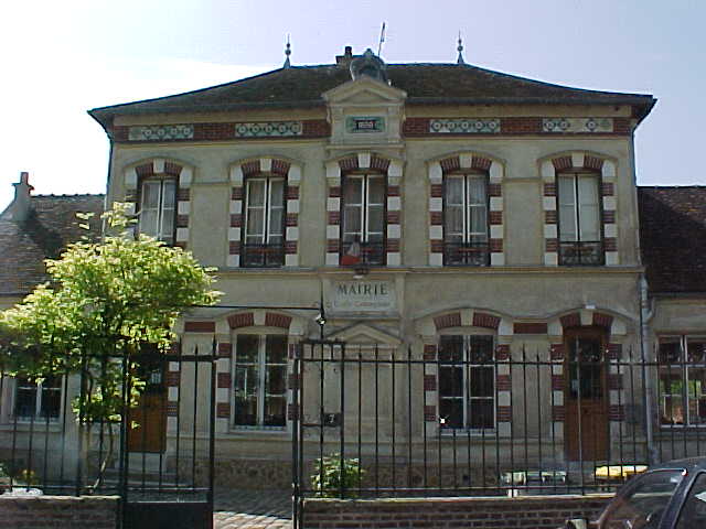 319 - ... ET SA MAIRIE.jpg